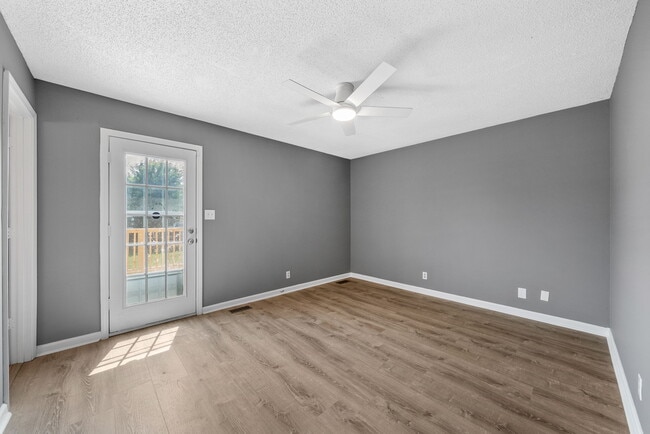 Building Photo - 443 Cranklen Cir