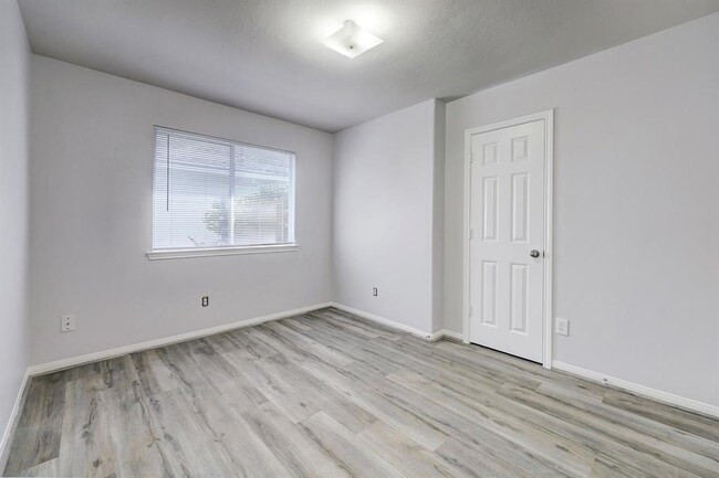 Building Photo - 25407 Clover Ranch Dr