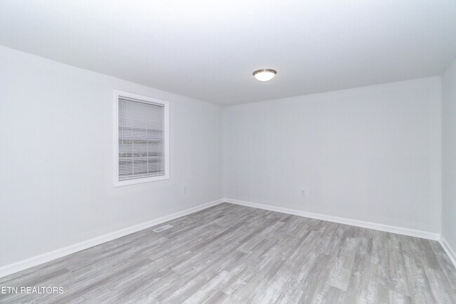 Building Photo - 770 Mahoney Rd