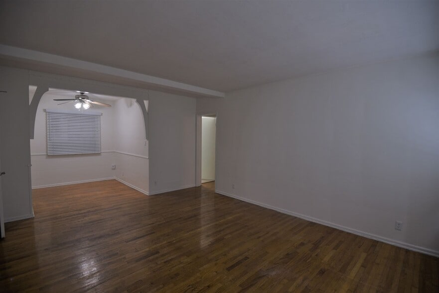 Building Photo - 14830 Dickens St