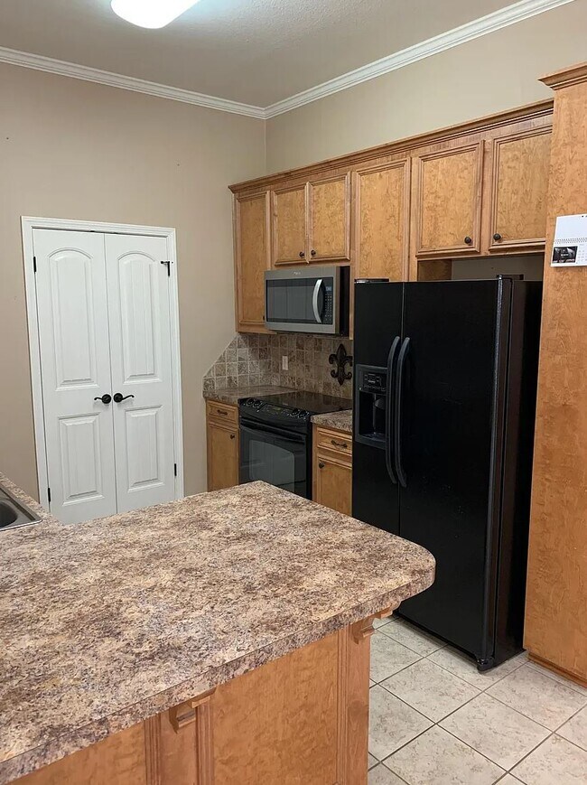 Building Photo - 2006 Wild Iris