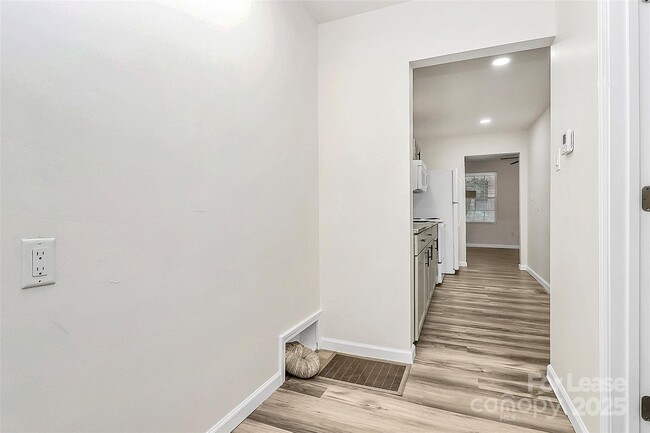 Building Photo - 2825 Morson St