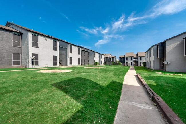 Building Photo - Harwell Apartments