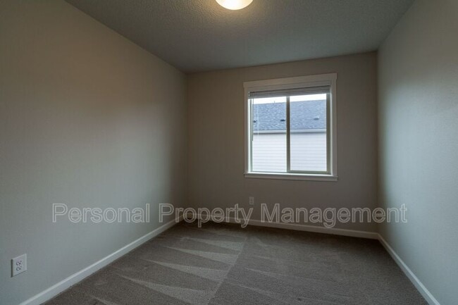 Building Photo - 5831 NE 56th Pl