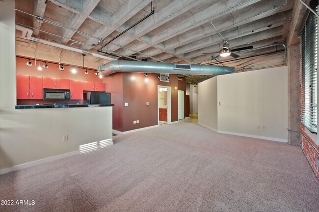 Building Photo - 114 W Adams St