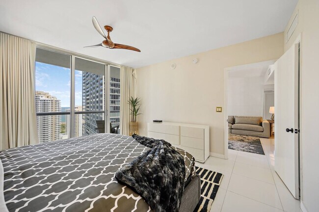 Building Photo - 481 Brickell Ave