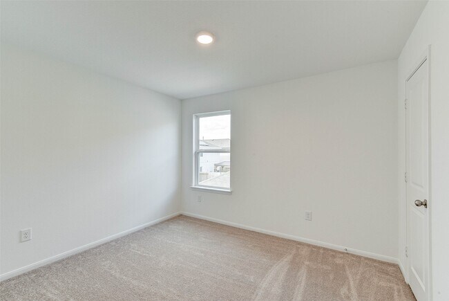 Building Photo - 25821 Hedgerow Dr