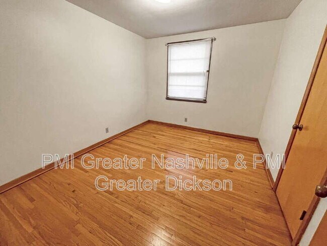 Building Photo - 320 Mockingbird Ln
