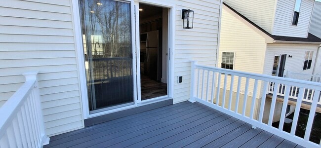 Building Photo - 3 Bedroom 2.5 Bathroom Available in Elizab...