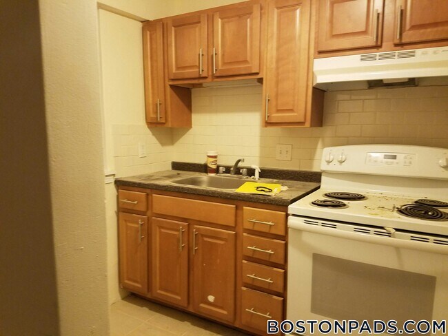 Building Photo - 1799 Centre St