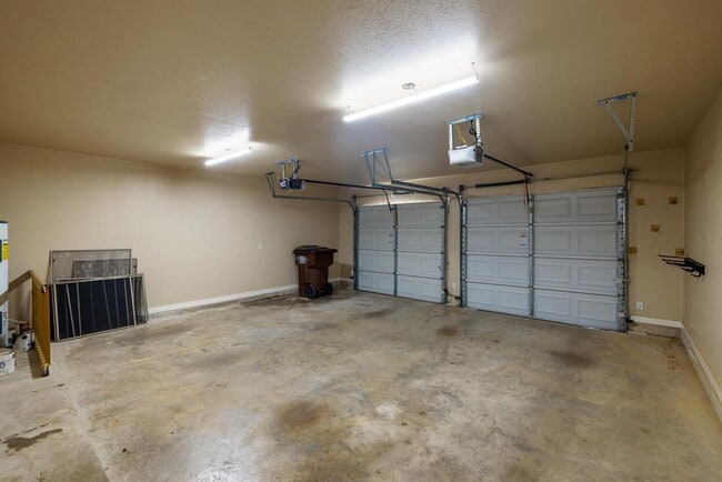 Building Photo - 2102 Laura Ct