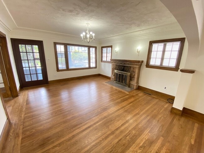 Primary Photo - Advent - Low Deposit Home W/ Backyard!