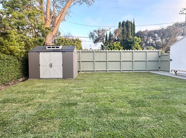 Building Photo - 927 Marine Ave