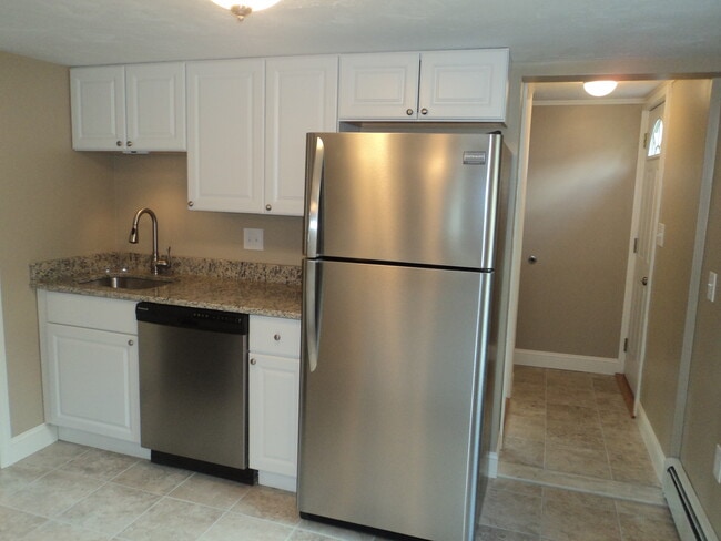 Building Photo - 25 Common St