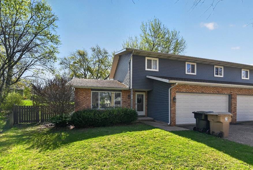 Building Photo - 3051 Greenway Trl