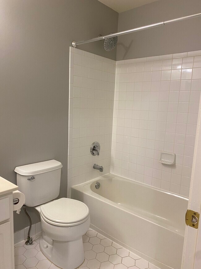 Full Bath - 258 Riverwalk Way