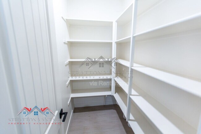 Building Photo - 15075 W McKinley St