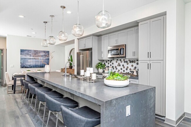 Building Photo - Stunning Fully Furnished Tri-Level Townhome 4BD/4BATHS! Central AC/Heat with Solar! 2 Car attache...