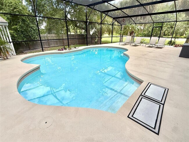 Building Photo - 102 Titan Dr