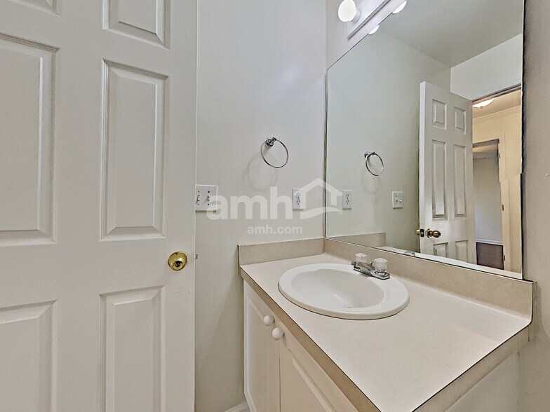 Building Photo - 714 Ridgewood Way