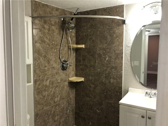 Building Photo - 3799 Lake Bayshore Dr