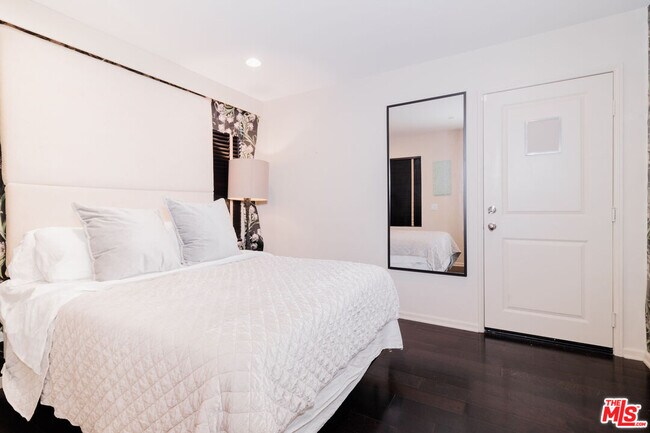 Building Photo - 1245 Wilcox Ave