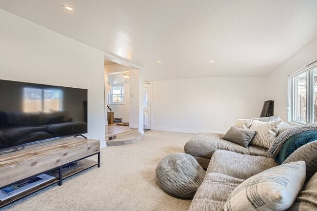 Building Photo - 5100 Umatilla St