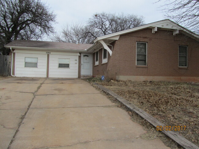 Primary Photo - Nice 4-bedroom For Rent in SE OKC