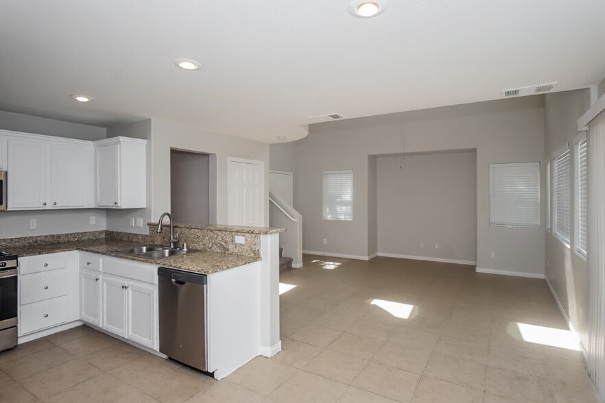 Building Photo - 1136 Lilac Charm Ave