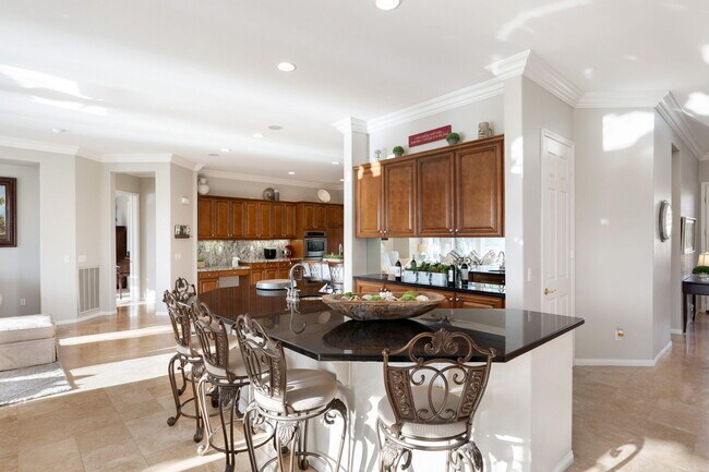 Building Photo - 60602 Juniper Ln