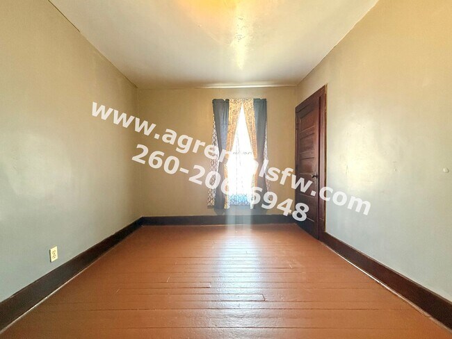 Building Photo - 116 E Pontiac St