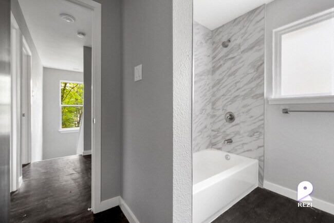 Building Photo - 1430 Redbud Trail