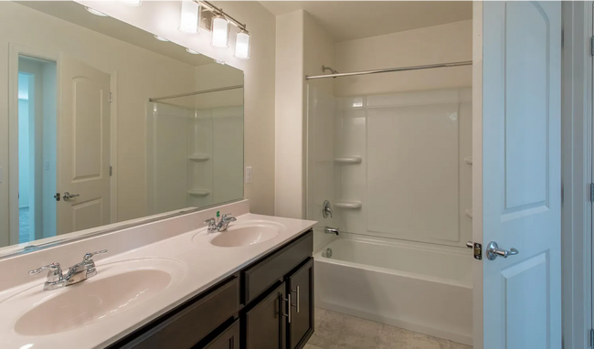 Building Photo - Beautiful 4 bedroom 2.5 bath home