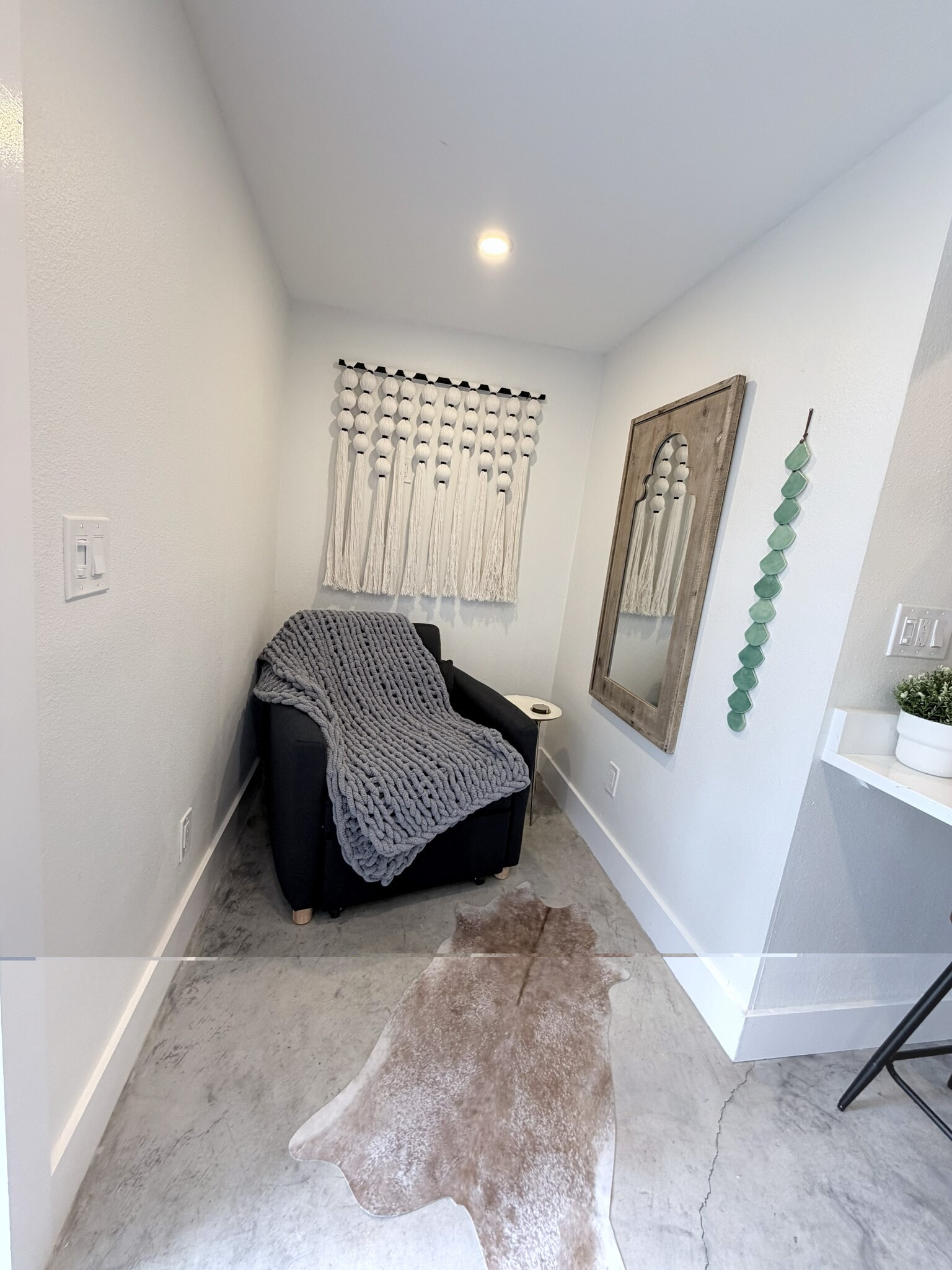 Reading/Relaxing Nook - 6007 N Orange Blossom Ave