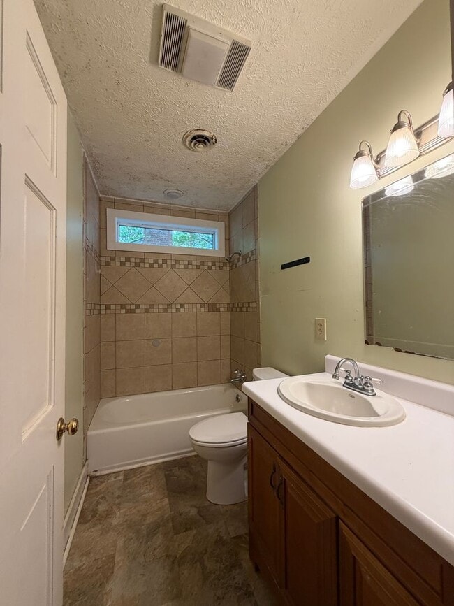 Building Photo - 207 Goodman Pl