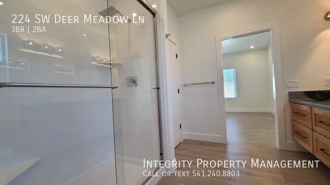 Building Photo - 224 Meadow Ln