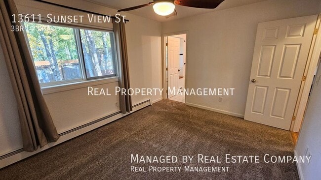 Building Photo - 13611 Sunset View St