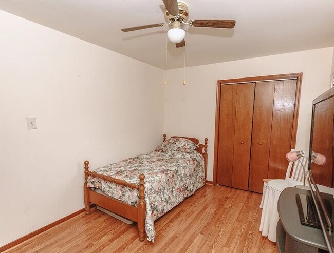 Building Photo - 6497 Brooking Ct