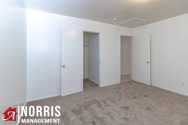 Building Photo - 9874 W Leander Dr