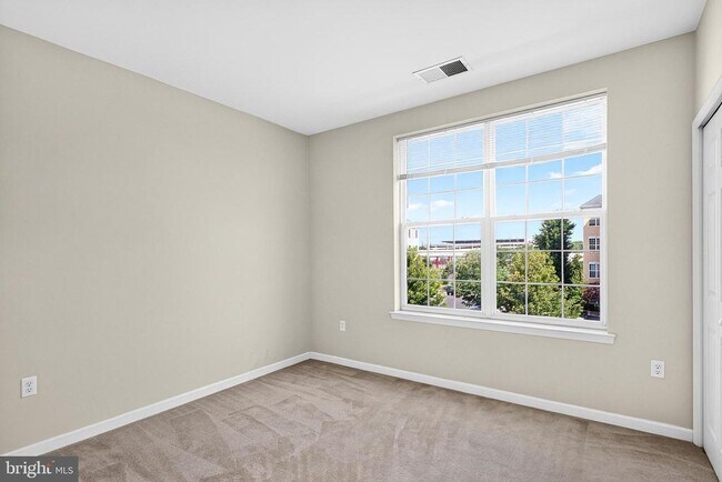 Building Photo - 1137 Halifax Pl