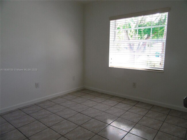 Building Photo - 4412 SW 127th Pl
