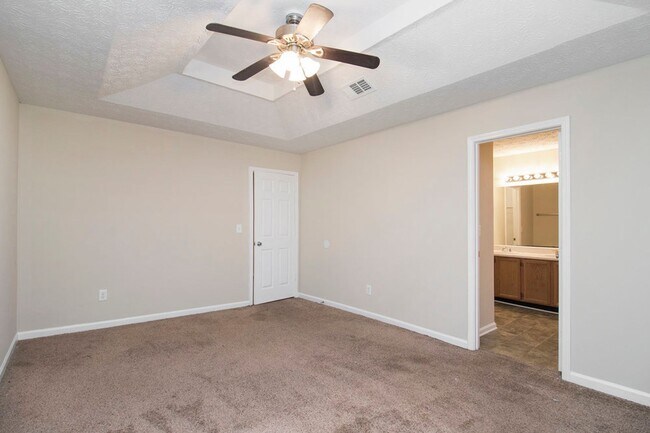 Building Photo - 3 Bedroom 2.5 Bath Home