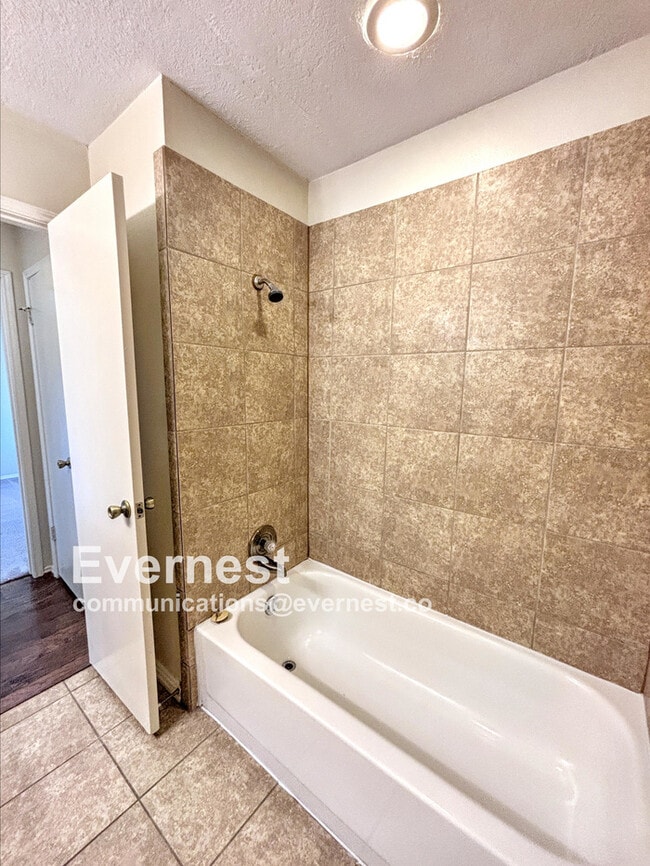 Building Photo - 8731 Summit Pines Dr