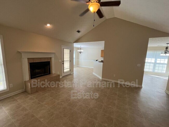 Building Photo - 14 Brentwood Dr