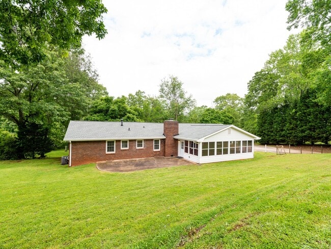 Building Photo - Wonderful Updated Ranch in West Cobb