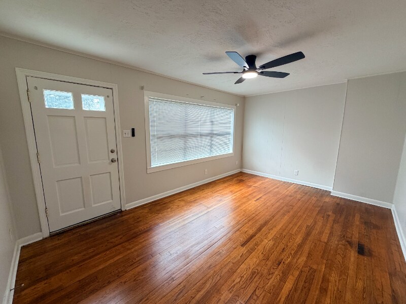 Building Photo - 909 Lake Ct Dr