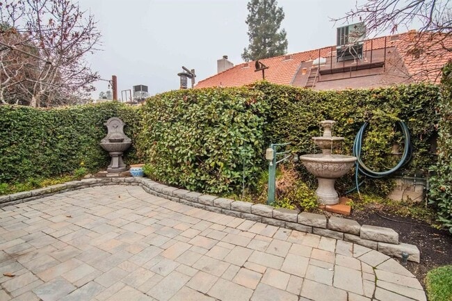 Building Photo - 1838 E Shea Dr