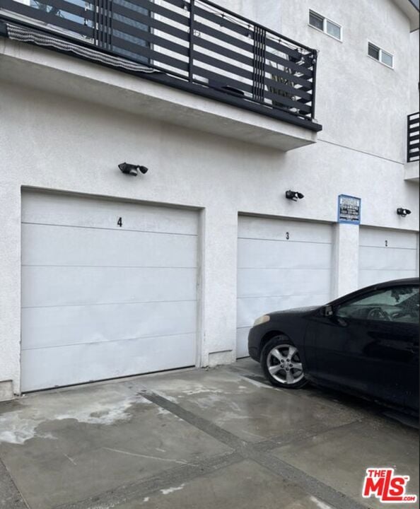 Building Photo - 3955 1/2 S Budlong Ave