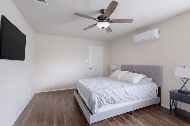 Building Photo - * Half off of first months rent*