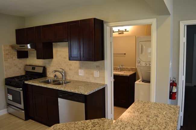 Building Photo - 1519 W 12th St